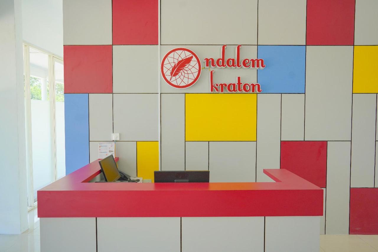 Ndalem Kraton Hotel Sidoarjo Exterior photo